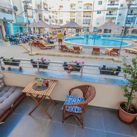 Costal Charm Apartament *