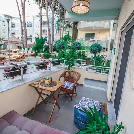 Costal Charm Apartament