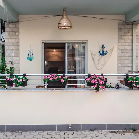 Costal Charm Daire *