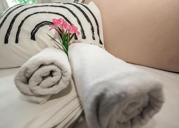 Costal Charm Golem (Tirana)